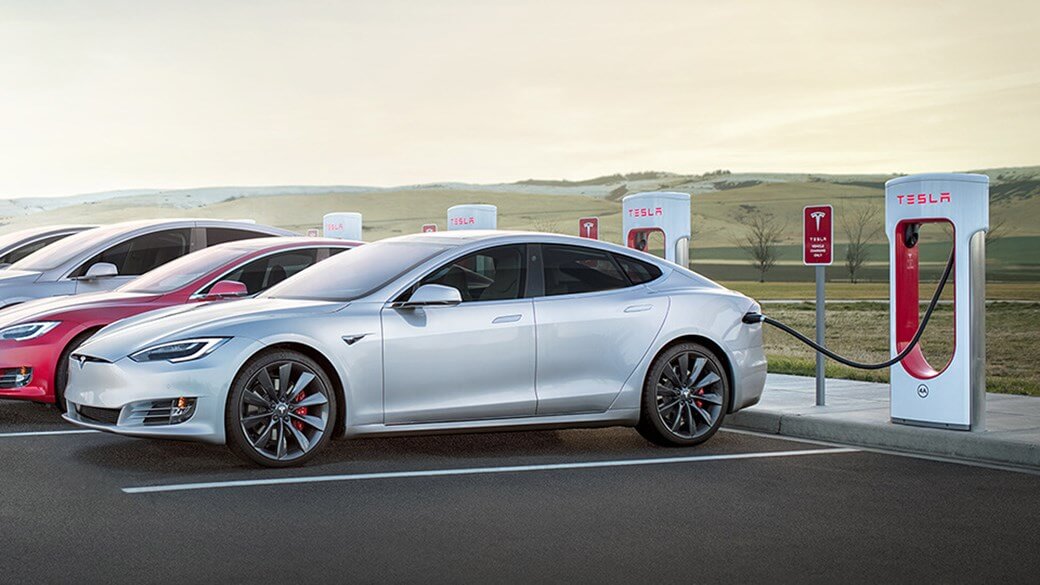 Tesla installe son 500e compresseur au Royaume-Uni